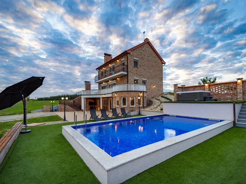 Bazen i jacuzzi preko dana, Villa Stipino